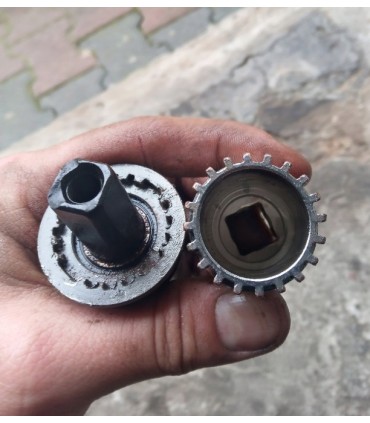 Klucz rowerowy do supportu serwisowanie roweru